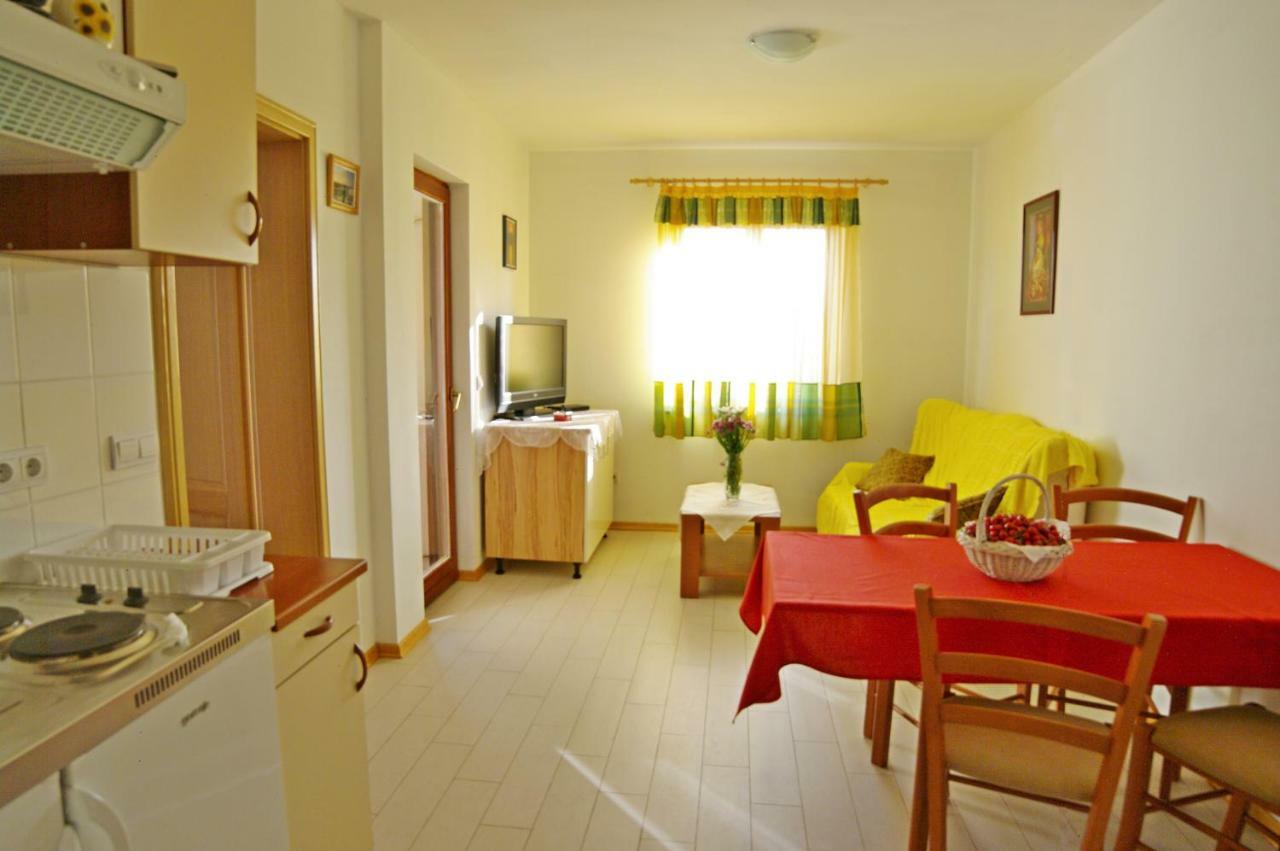 Apartments Cezar Vinkuran Eksteriør bilde